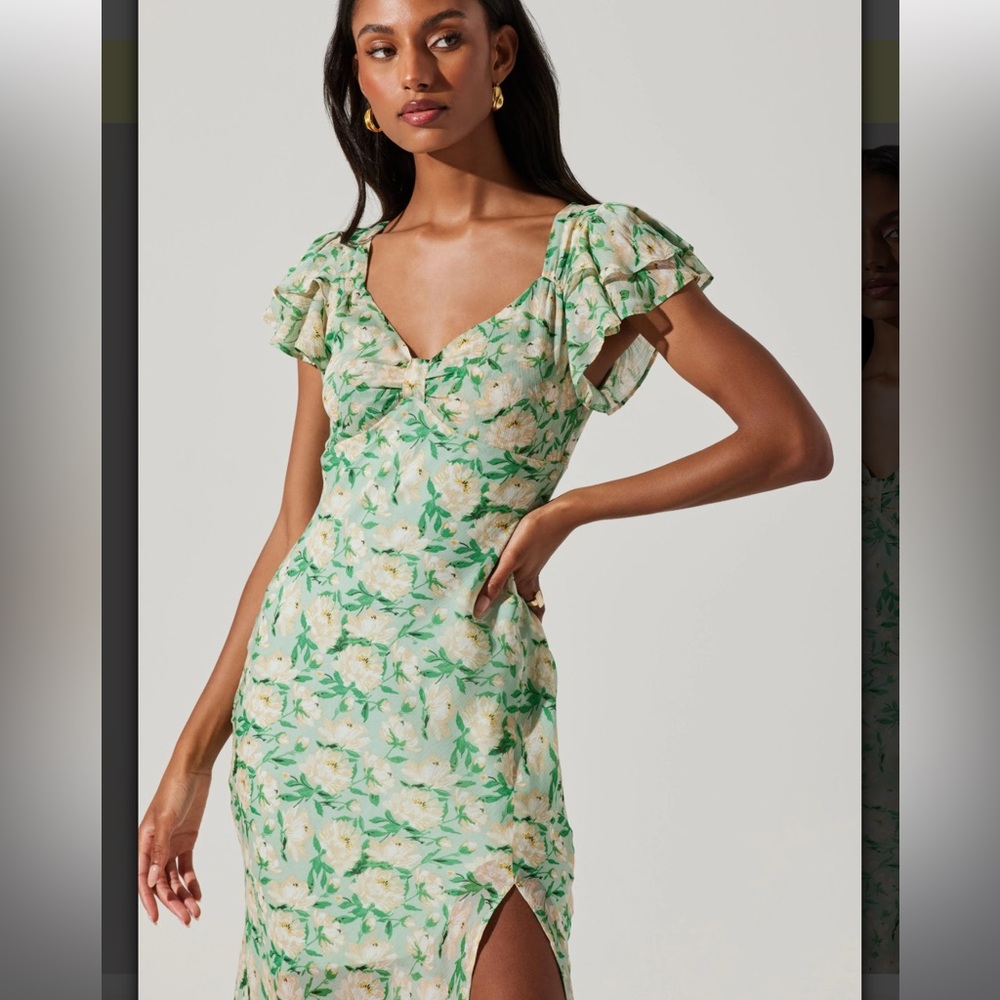 Astr Maisy Floral Flutter Sleeve Midi Dress